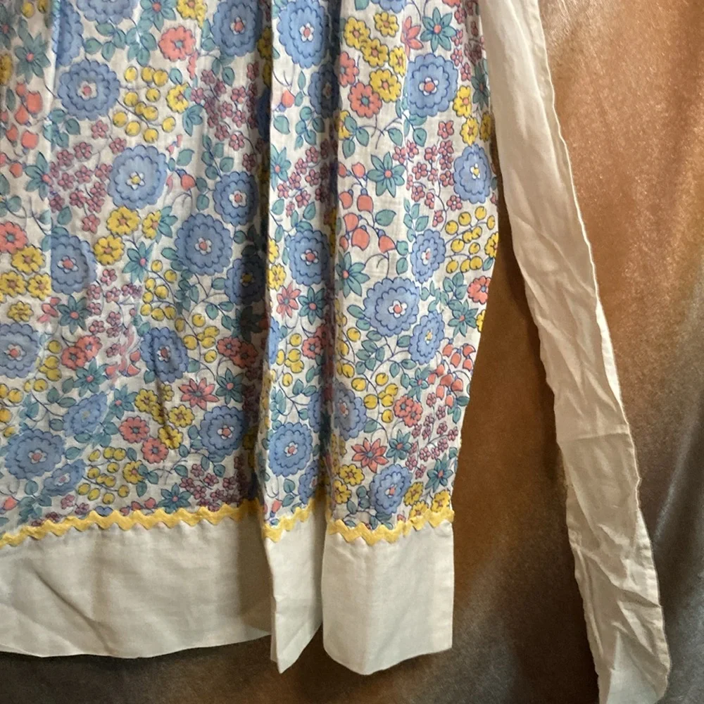 Vintage cream blue floral cotton apron with‎ yellow rikrak pocket 410